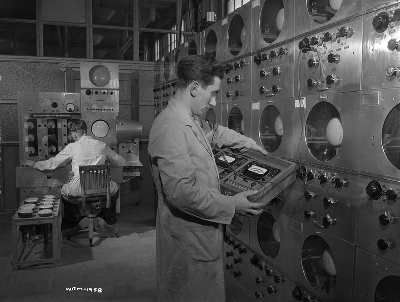 Workers testing CRT lifetimes at Research Enterprises, Toronto, 1942
